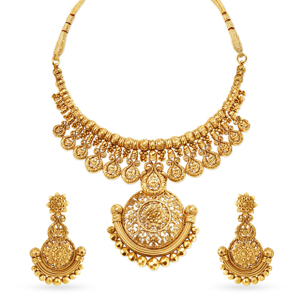 Regal Gold Necklace Set Perfect for the Indian Bride