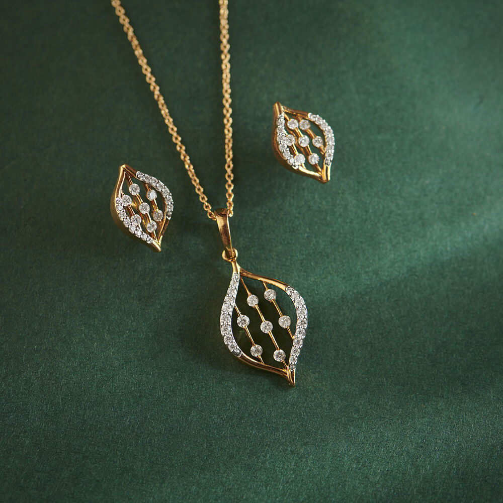 Pendant shop earring set