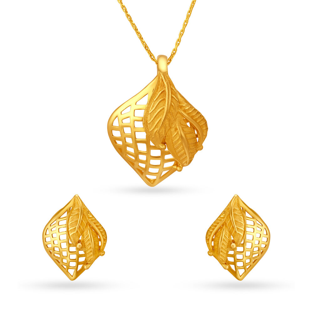 Gold pendant shop with earrings