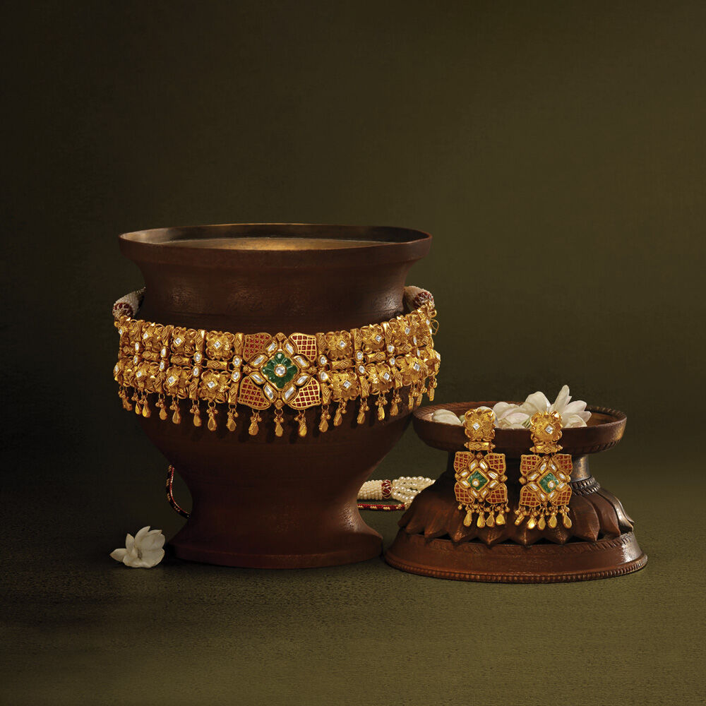 Tanishq shop kundan set