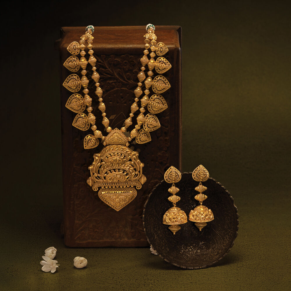 Buy Marvellous Necklace Set with Ornate Beads and Jalidaar Nakashi