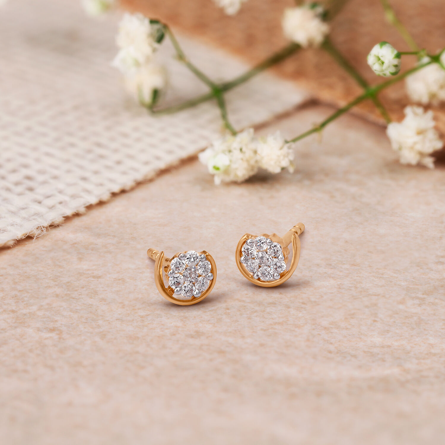 Gold earrings best sale stone design