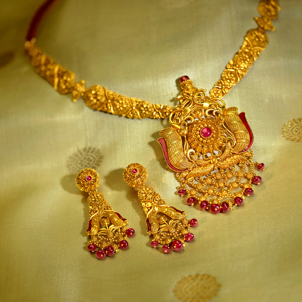 Gold necklace weight and shop price