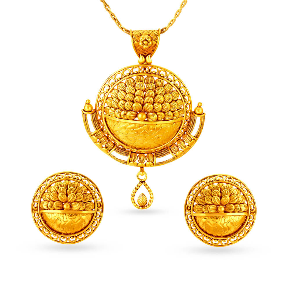 Gold pendant cheap set tanishq