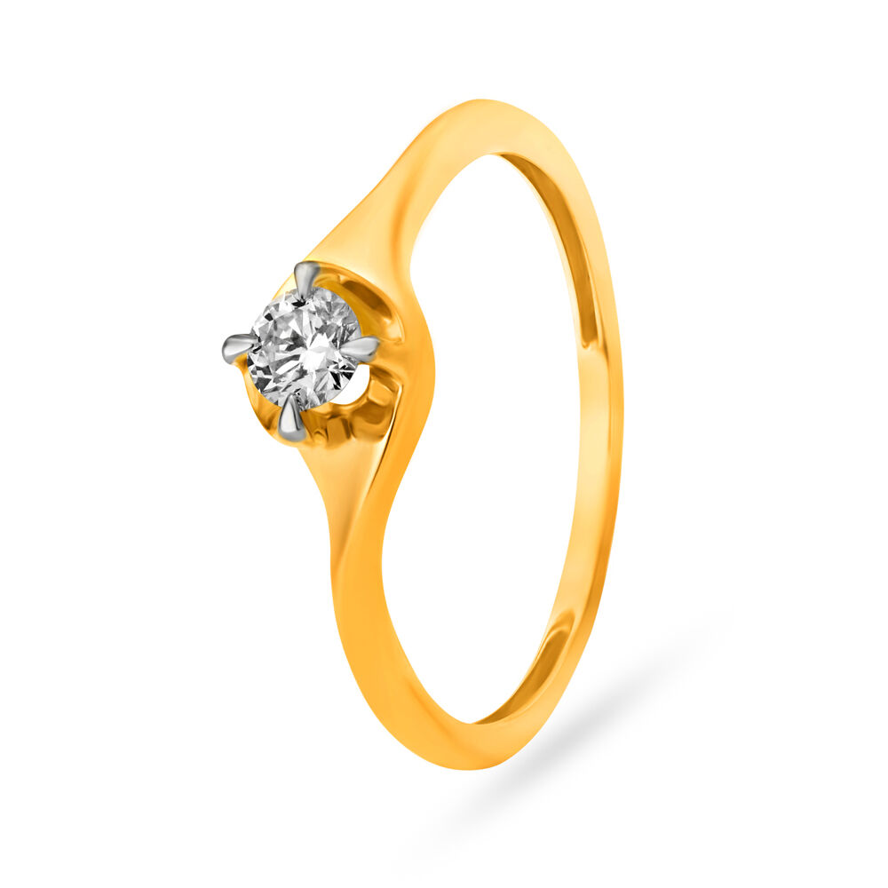 Chic 18 Karat Yellow Gold And Diamond Finger Ring