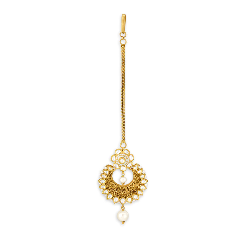 Tanishq store maang tikka
