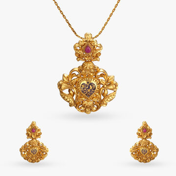 Regal Pendant Elegance