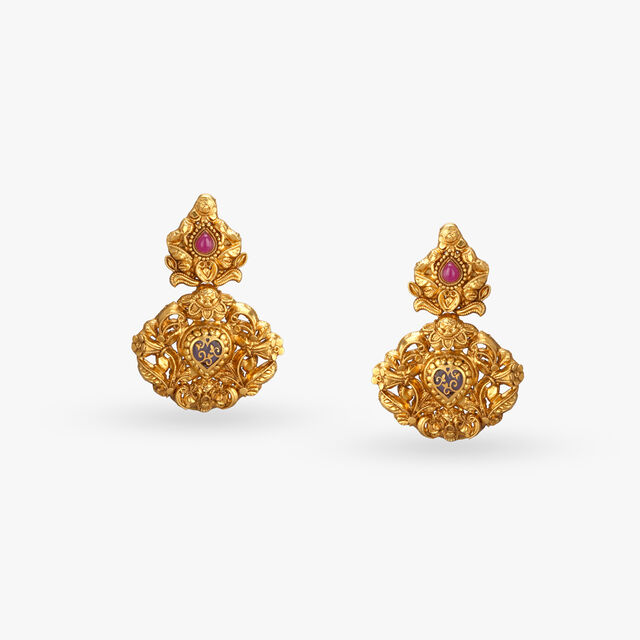 Regal Pendant Elegance