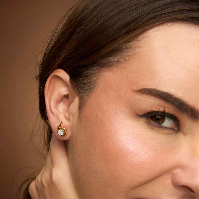 Tanishq 18KT Diamond Stud Earring for Women 2