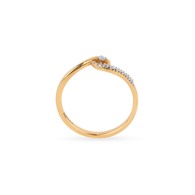 Elegant and Sublime Gold and Diamond Finger Ring 4