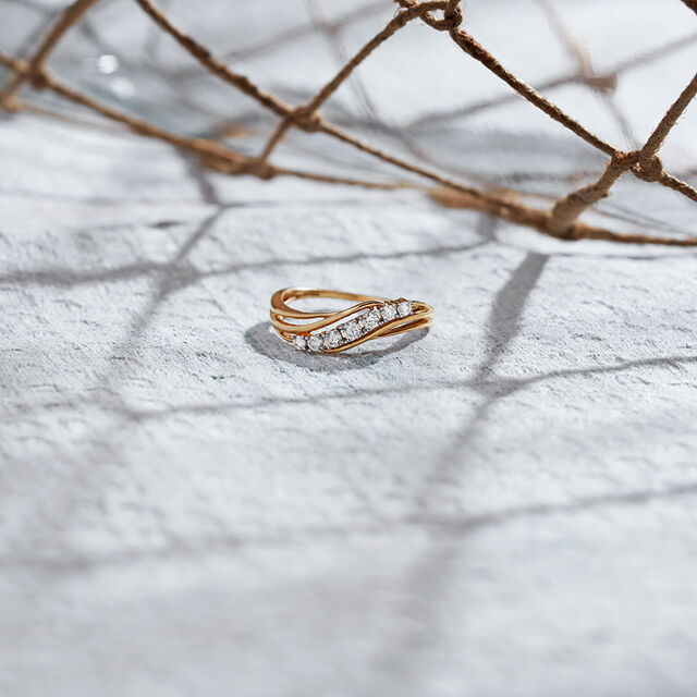 Slender Wavy Diamond Ring 