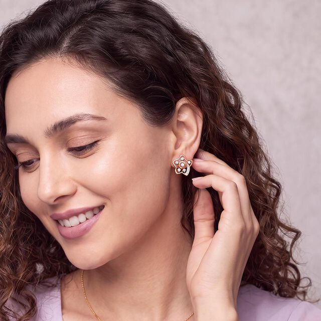 Tanishq 18 KT Diamond Earrings for Women 3