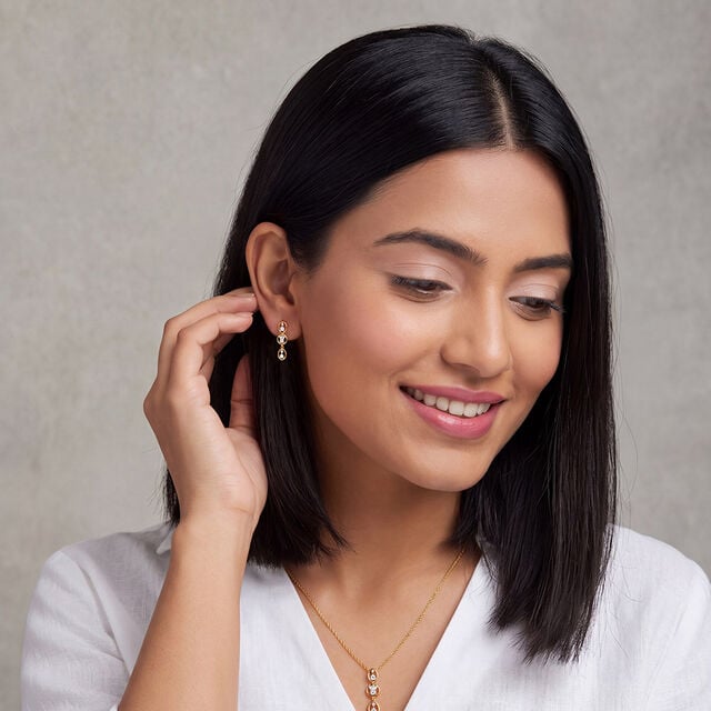 Tanishq 18 Karat Diamond Earrings for Women 3