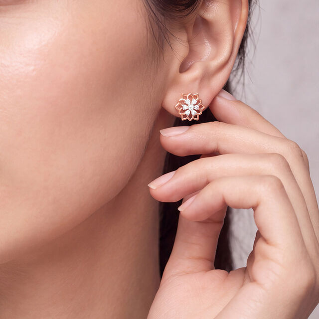 Minimal Elegance Diamond Stud Earrings 2