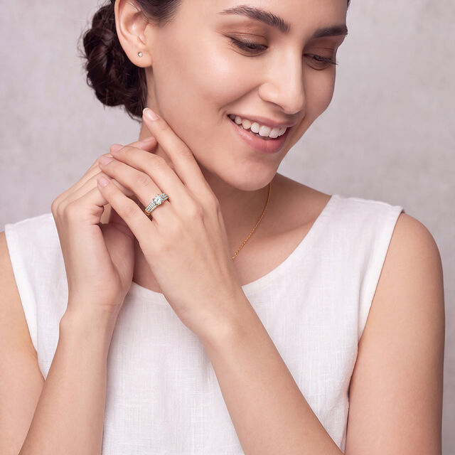Elegant Diamond Finger Ring 2