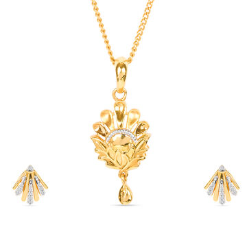 Tanishq 18KT Diamond Pendant and Earrings Set