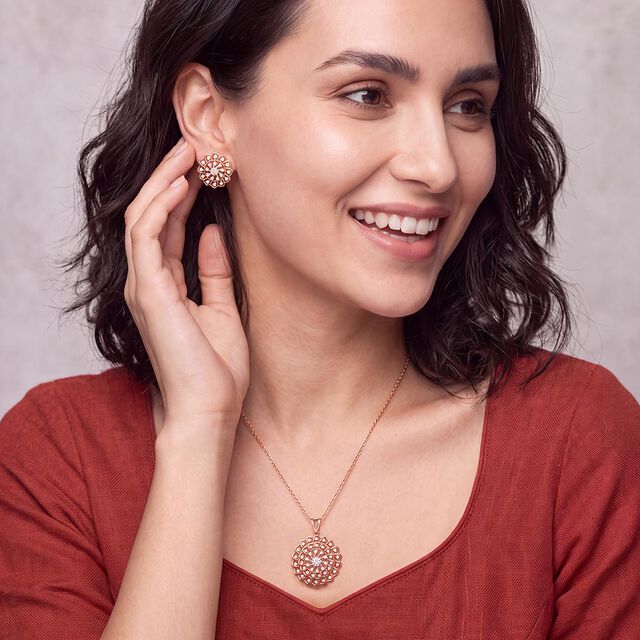 Tanishq 18KT Diamond Pendant and Earrings Set for Women 3