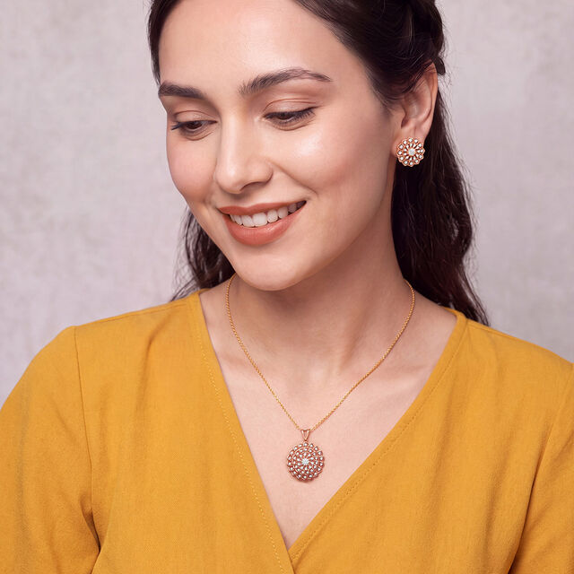 Tanishq 18KT Diamond Pendant and Earrings Set for Women 2