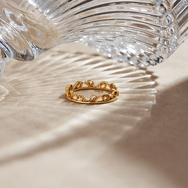 Crown-Inspired Gold Finger Ring 