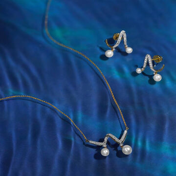 The Wavy Diamond Necklace