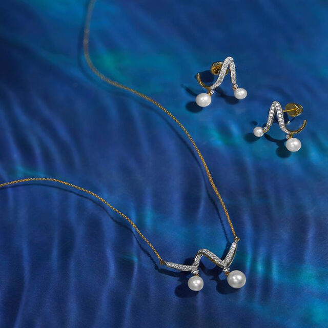 The Wavy Diamond Necklace 