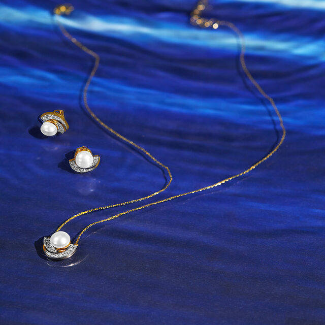 Timeless Pearl and Diamond Necklace Set 