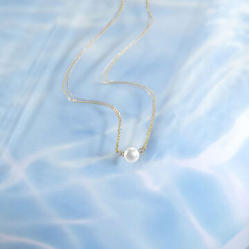 Minimal Balance Pearl Necklace
