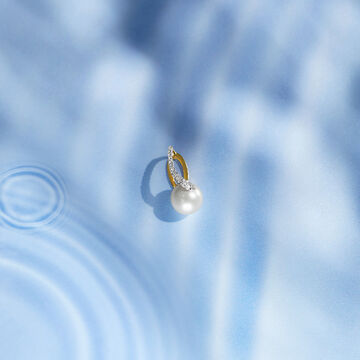 Pearl in Waves Pendant