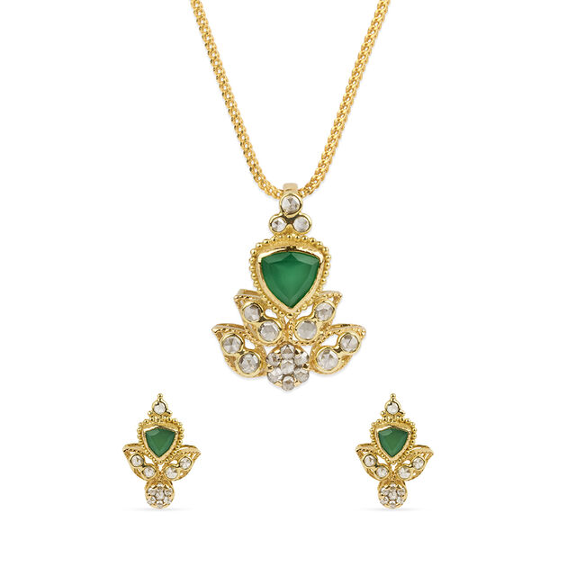 Tanishq 18KT  Pendant and Earrings Set for Women 