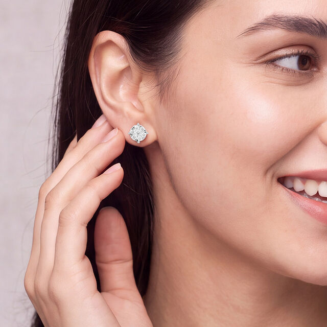 Tanishq 18KT Diamond Earrings for Women 2
