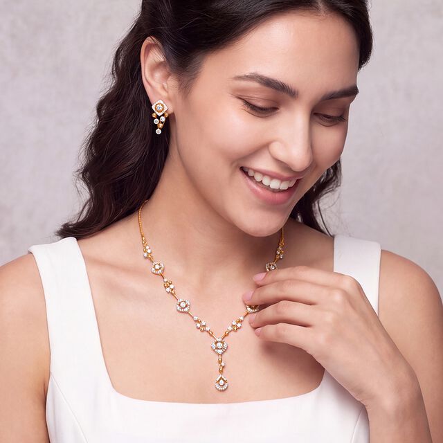 Tanishq 18 Karat Diamond Necklace Set for Women 3