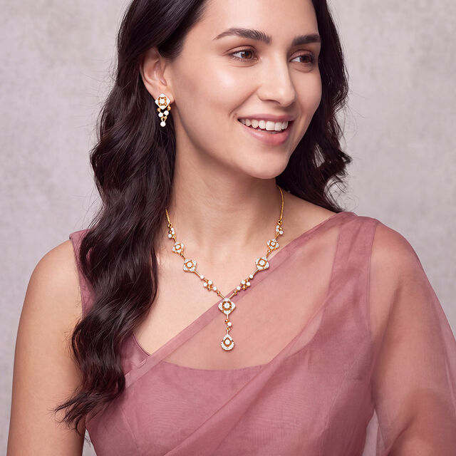 Tanishq 18 Karat Diamond Necklace Set for Women 2