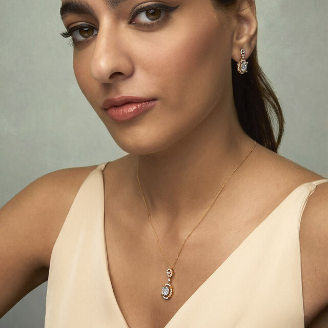 Tanishq 18KT Diamond Pendant Set for Women 2