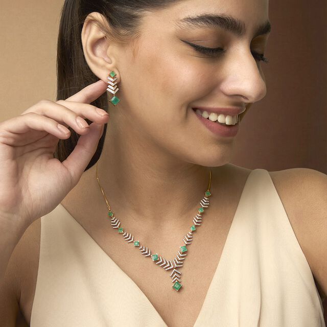 Tanishq 18KT Diamond Neckwear with Earrings for Women 2