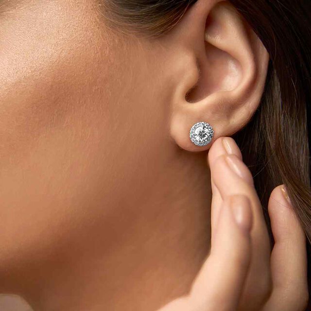 Tanishq 18KT Diamond Stud Earrings for Women 2