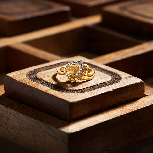 Tanishq 22KT  Gold Finger Ring  for Women 