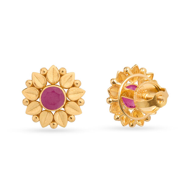 Sleek Gold Stud Earrings 3
