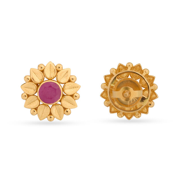 Sleek Gold Stud Earrings 4