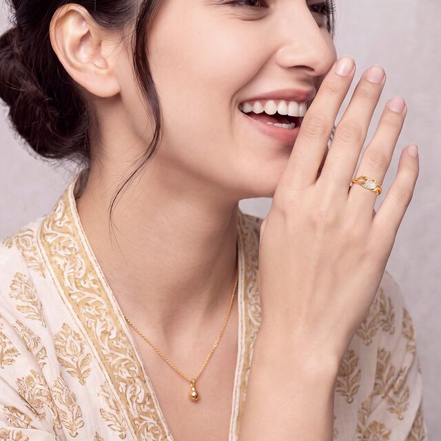 Tanishq 22KT Gold Finger Ring for Women 2