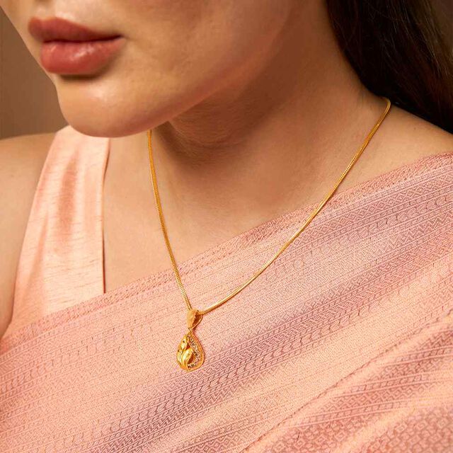 Tanishq 22KT Gold Pendant for Women 2