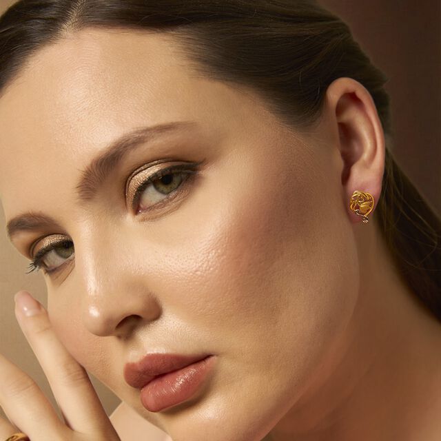Tanishq 22KT Gold Stud Earring for Women 2