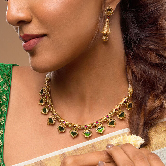 Tanishq 22 Karat Gold Necklace Set for Women 2