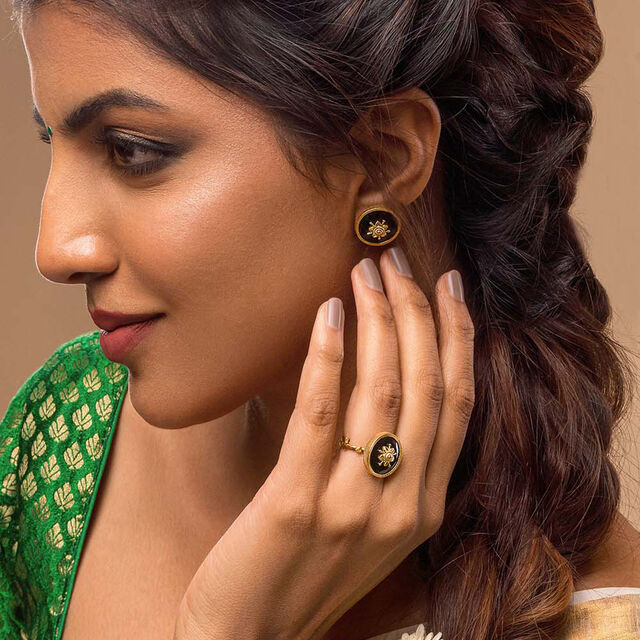 Tanishq Perfect Pookkalam Gold Ear Studs 22K Yellow Gold for Women 