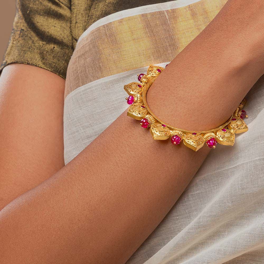 Gold anklets tanishq with price shop