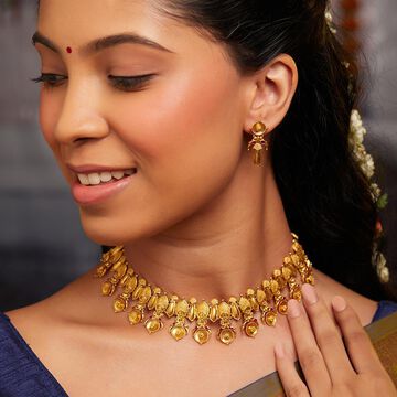 Intricate Kuzhiminni Necklace Set