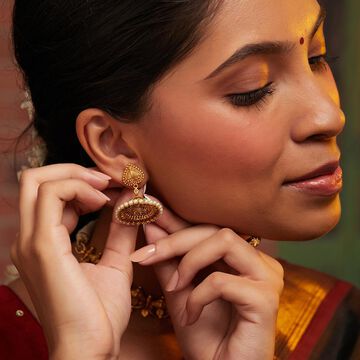 Intricate Peepal Leaf-Inspired Jhumka
