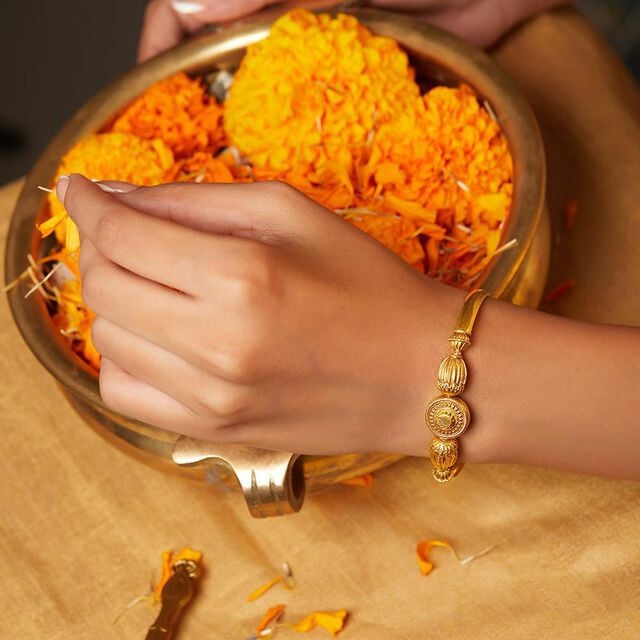 Vishu Peepal Kasu Bangle 