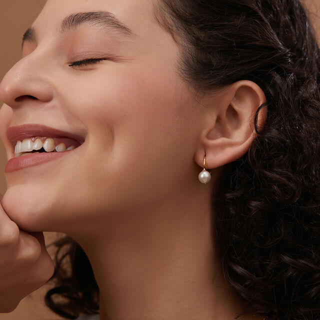 An elegant interplay of gold and pearl, these versatile studs transform effortlessly. Wear the intri 8