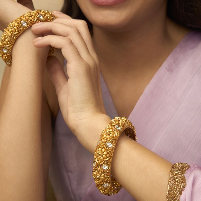 Tanishq 22KT Glass Kundan Bangle for Women 2