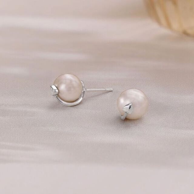 Heartbeat Glow Gold Earrings